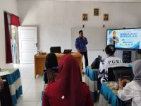 Tingkatkan Kualitas Pembelajaran, Guru SMP Negeri Mirqan Menjadi Narasumber Pembelajaran Mendalam di SDN Tontouan